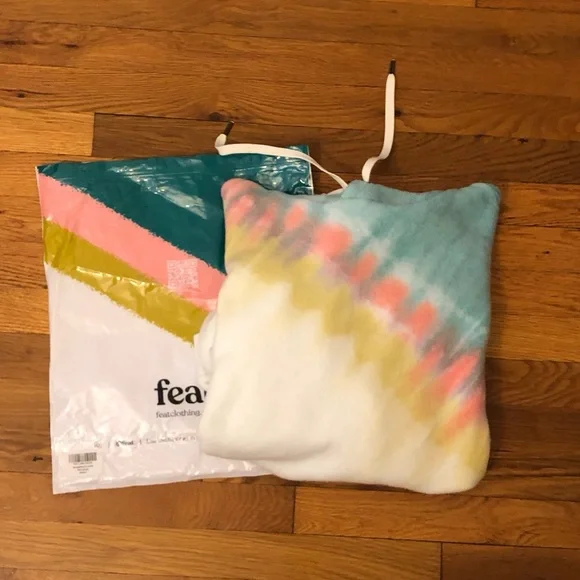 Limited Edition Kristin Cavallari x Feat Blanket Hoodie in Tie Dye RetroStripe - Picture 4 of 17